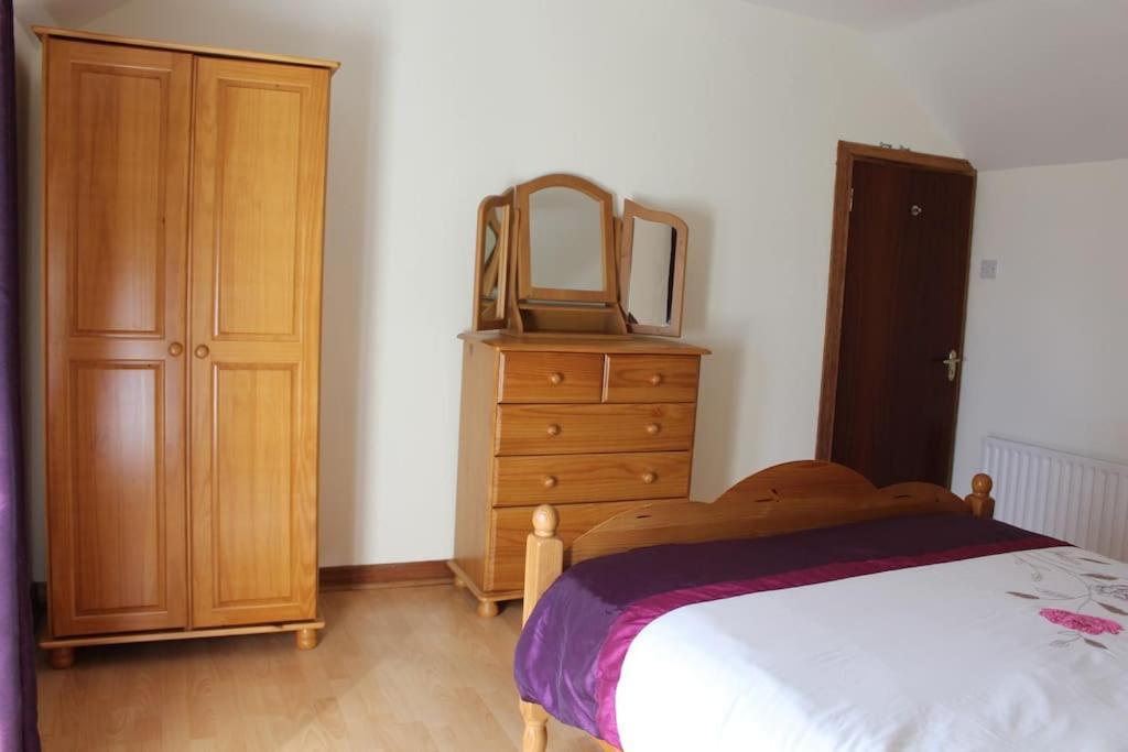 4 Bedroom Traditional Irish Farm House Killybegs ドネゴール エクステリア 写真