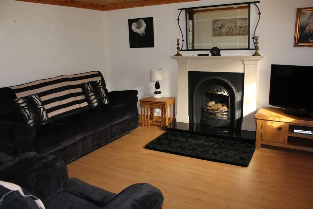 4 Bedroom Traditional Irish Farm House Killybegs ドネゴール エクステリア 写真