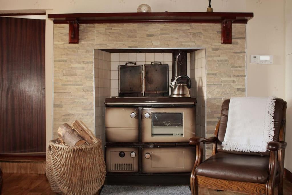 4 Bedroom Traditional Irish Farm House Killybegs ドネゴール エクステリア 写真